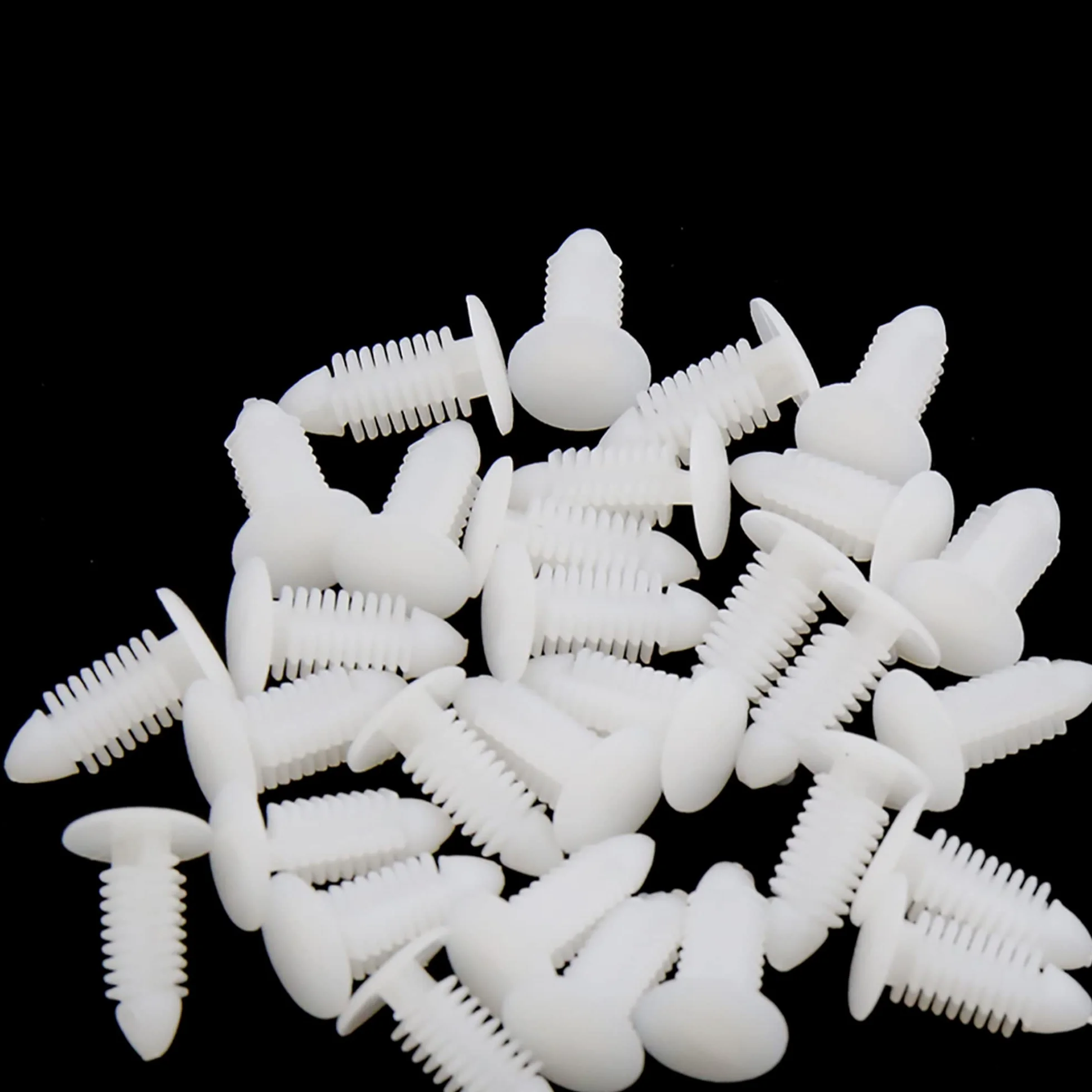 sourcingmap 30 szt. białych plastikowych nitów chroniących przed zachlapaniem klipsy mocujące 7,5 x 6,5 mm