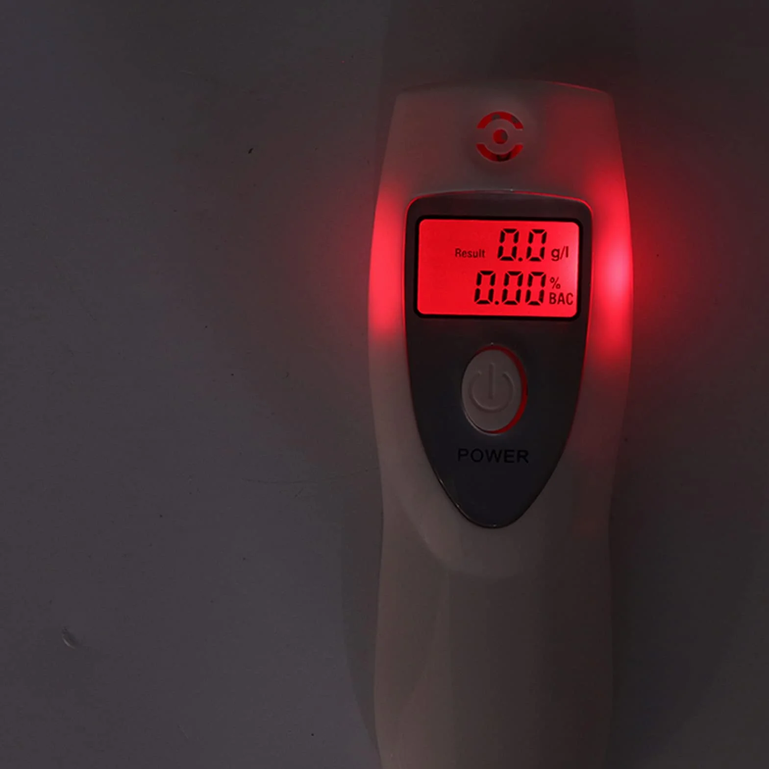 Alkomat, osobisty miernik alkoholu z cyfrowym wyświetlaczem LCD, zakres 0,00-0,19% BAK, czuły czujnik, łącznie z tasiemką do noszenia