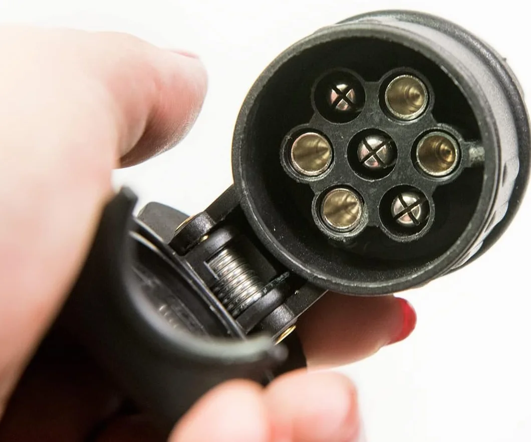 Adapter Przyczepy 13/7 Pin 1253 Web Truck - Do podłączania samochodów lub haków holowniczych z gniazdem 13-pin do przyczep z wtyczką 7-pin