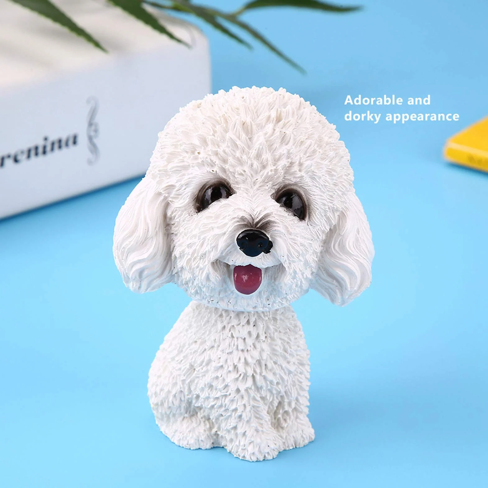 Kiwający Pies do Samochodu Tańcząca Bobble Head Dog Westie Deska Rozdzielcza Żywica Biała Symulacja Potrząsająca głową Pies Decor Bobble Head Zabawka Wnętrze Samochodu Ozdoba (Miś (biały))