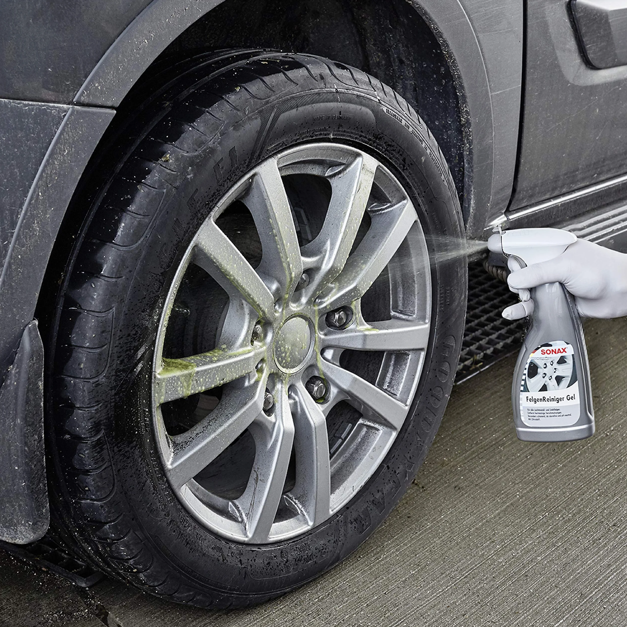 SONAX Żel do czyszczenia felg (500 ml) nie zawiera kwasów do felg z metali lekkich i stalowych o silnej formule żelowej, usuwa pył hamulcowy, pozostałości oleju i brud uliczny | Nr art. 04292000
