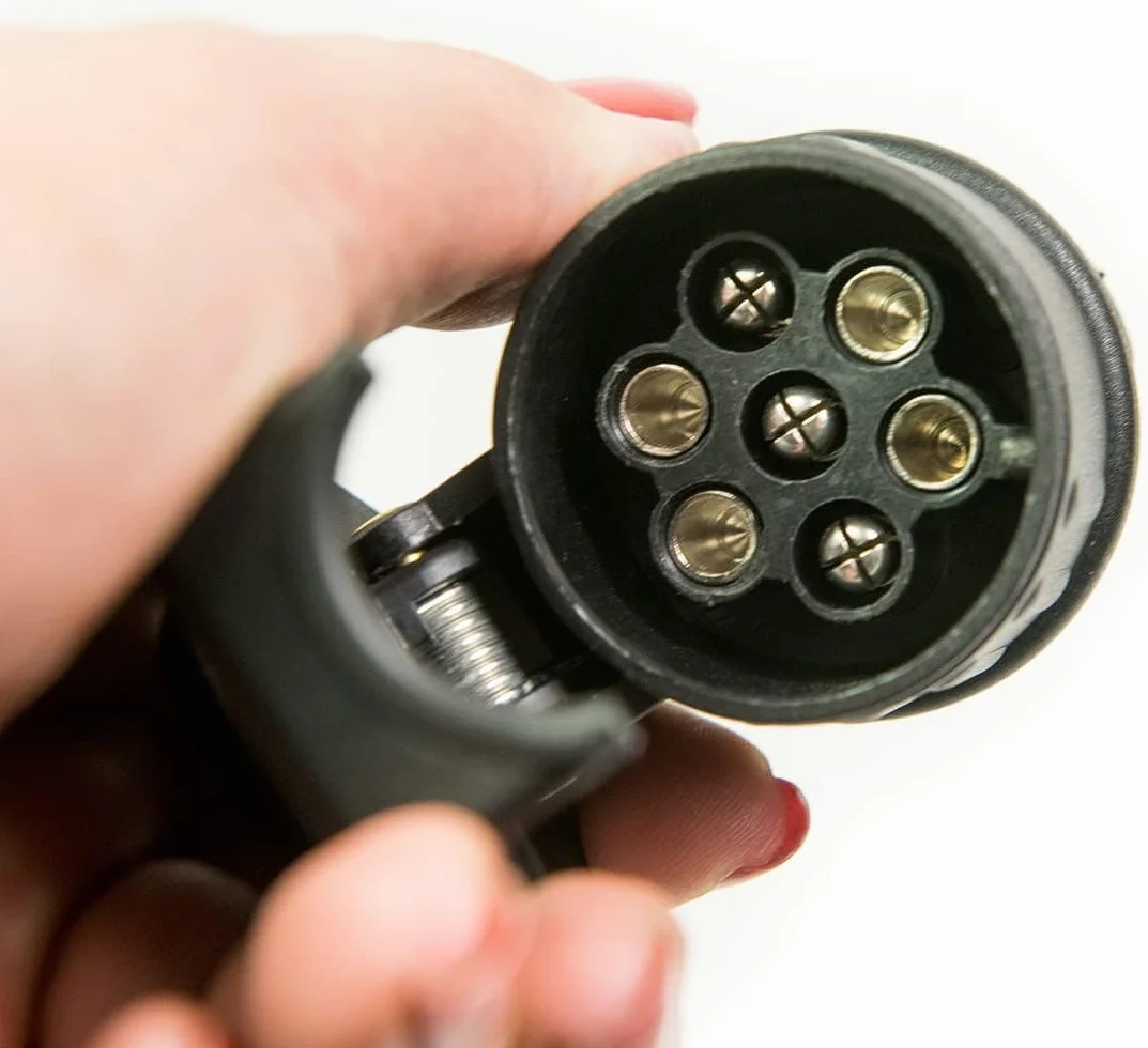 Adapter Przyczepy 13/7 Pin 1253 Web Truck - Do podłączania samochodów lub haków holowniczych z gniazdem 13-pin do przyczep z wtyczką 7-pin